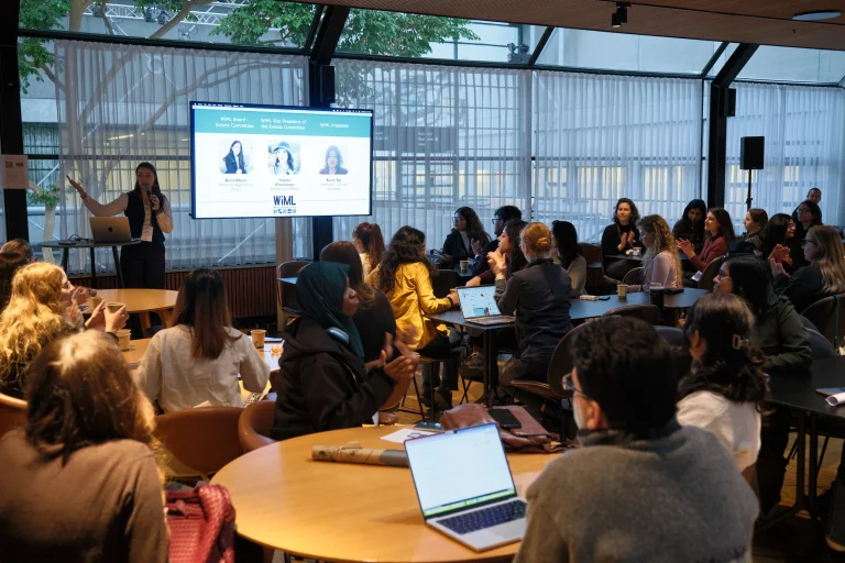 Stella Graßhof presenting at the WiML Workshop.